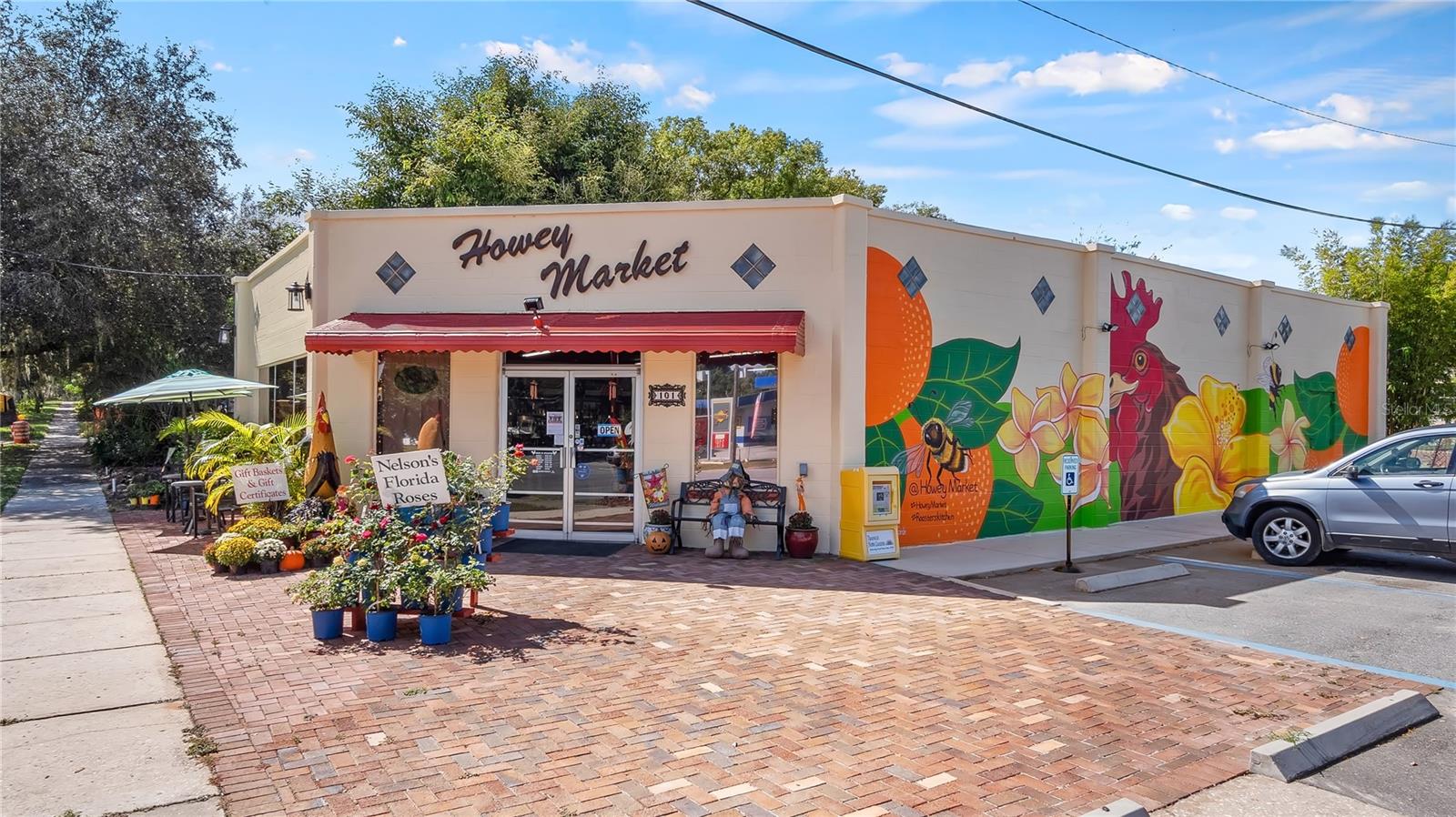 135 E CENTRAL AVE, HOWEY IN THE HILLS, FL, 34737