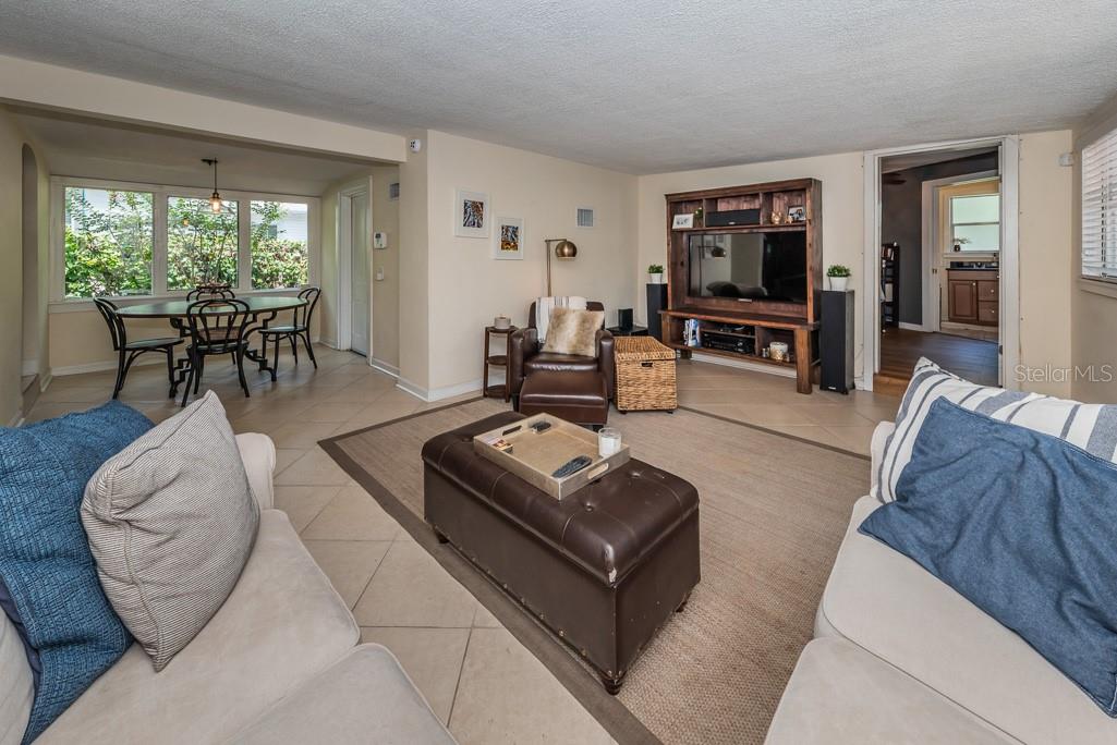 1037 18TH AVE N, ST PETERSBURG, FL, 33704