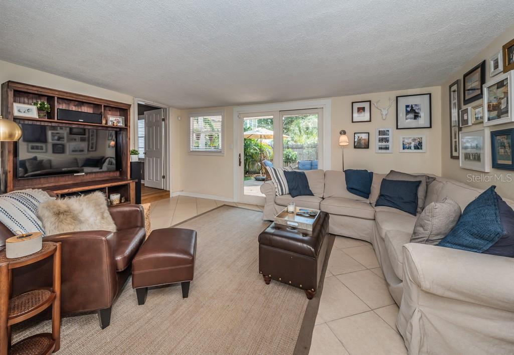 1037 18TH AVE N, ST PETERSBURG, FL, 33704