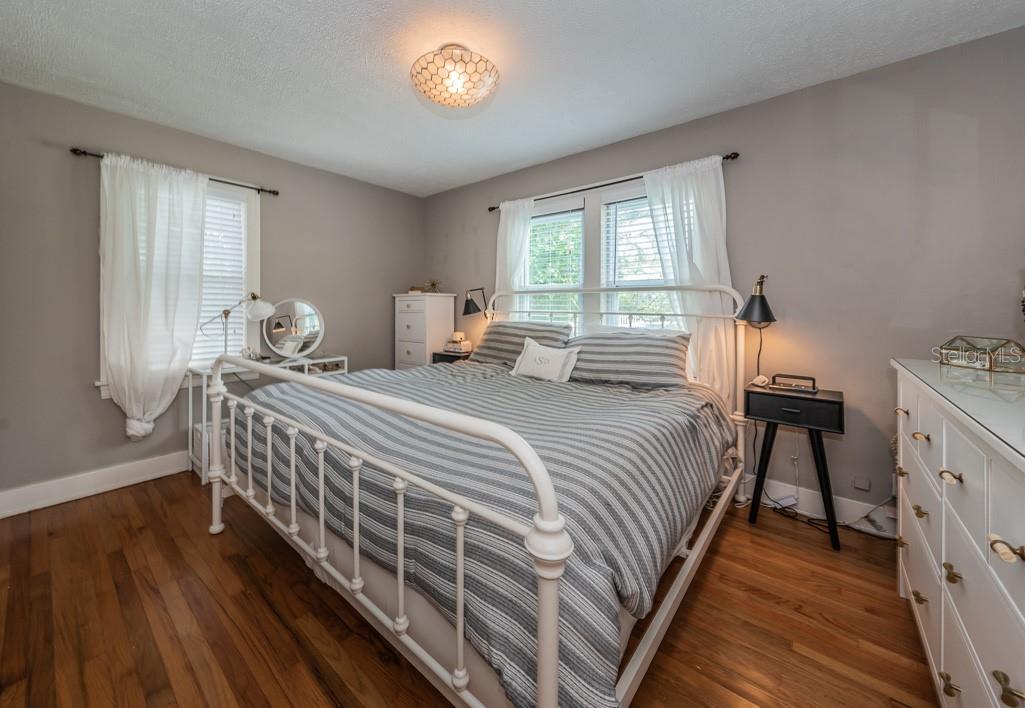 1037 18TH AVE N, ST PETERSBURG, FL, 33704