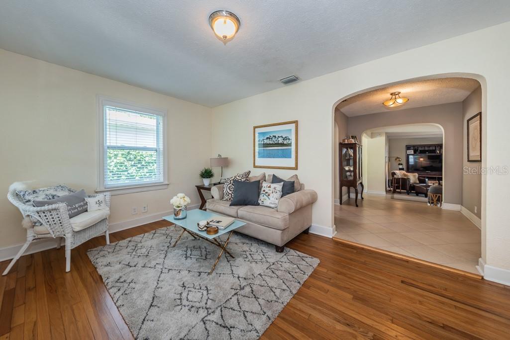 1037 18TH AVE N, ST PETERSBURG, FL, 33704