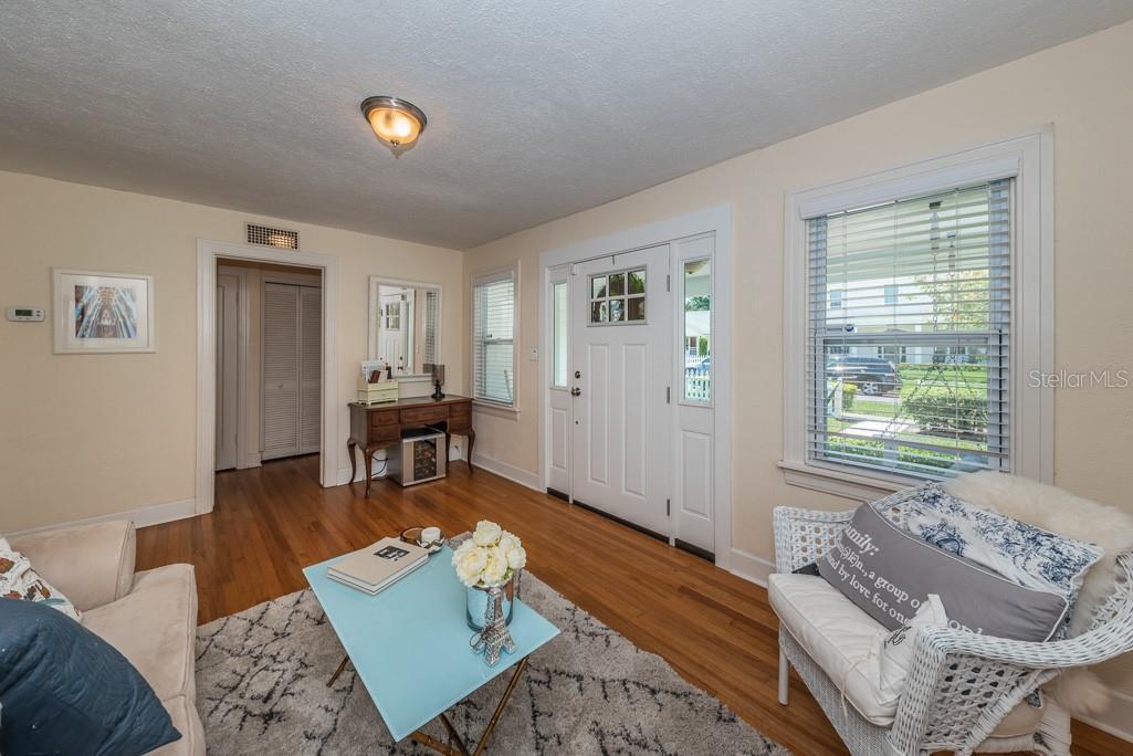 1037 18TH AVE N, ST PETERSBURG, FL, 33704