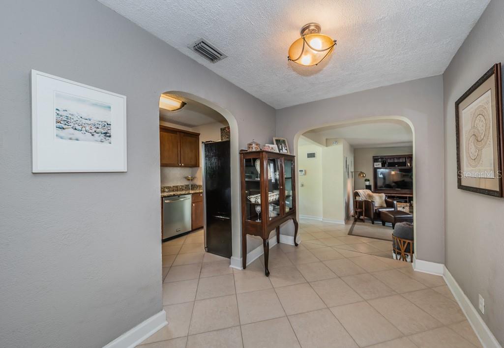 1037 18TH AVE N, ST PETERSBURG, FL, 33704