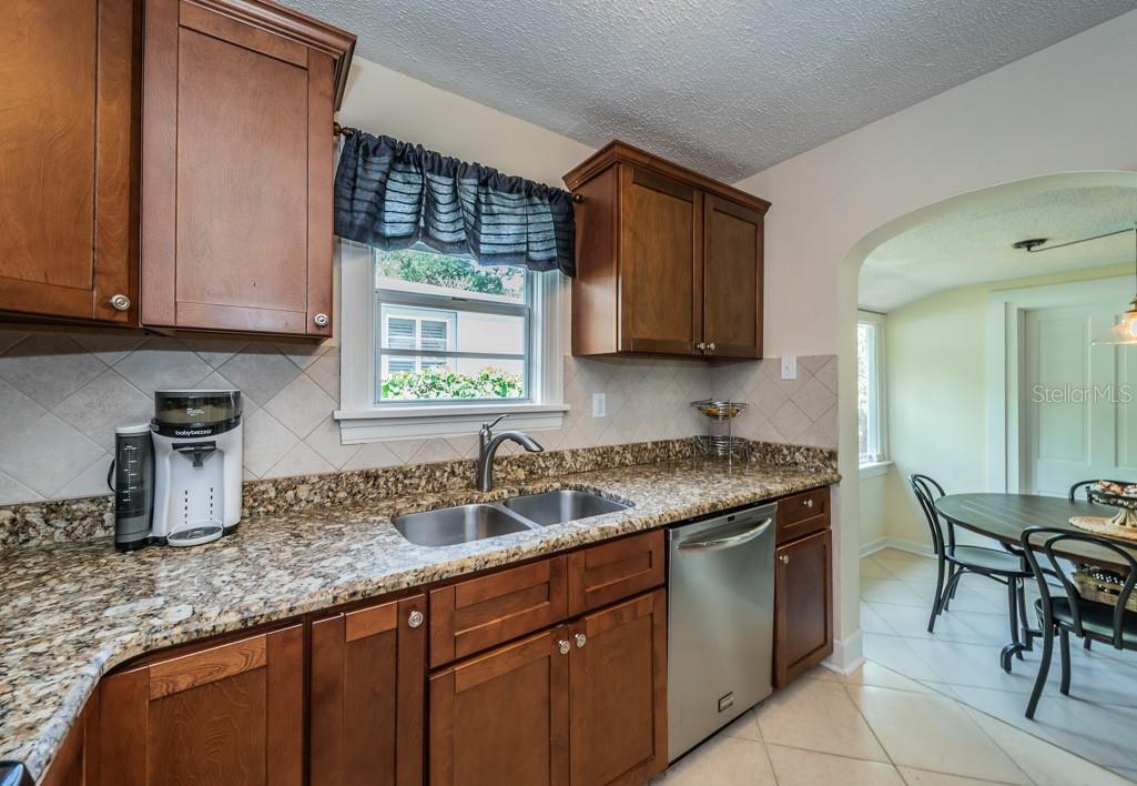 1037 18TH AVE N, ST PETERSBURG, FL, 33704