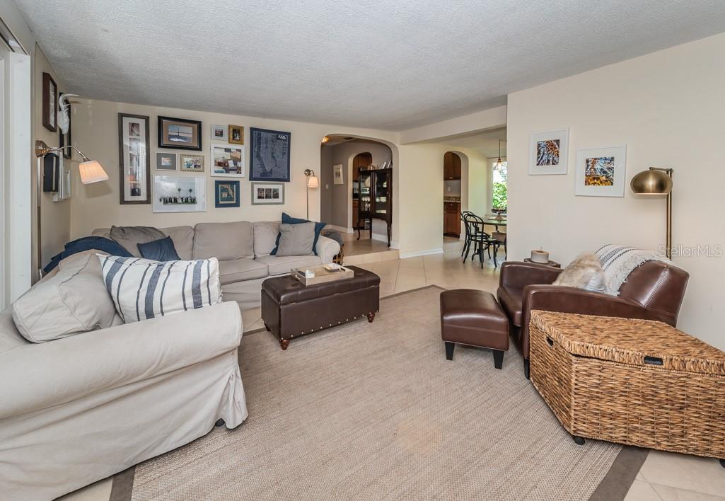 1037 18TH AVE N, ST PETERSBURG, FL, 33704