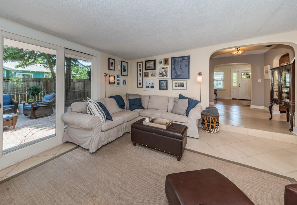 1037 18TH AVE N, ST PETERSBURG, FL, 33704