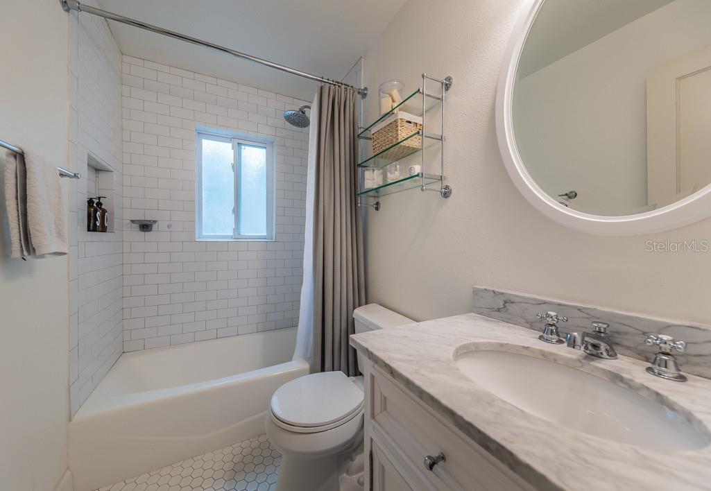 1037 18TH AVE N, ST PETERSBURG, FL, 33704