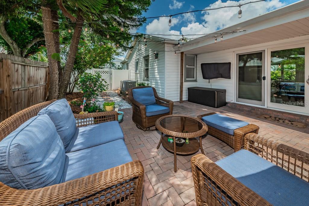 1037 18TH AVE N, ST PETERSBURG, FL, 33704