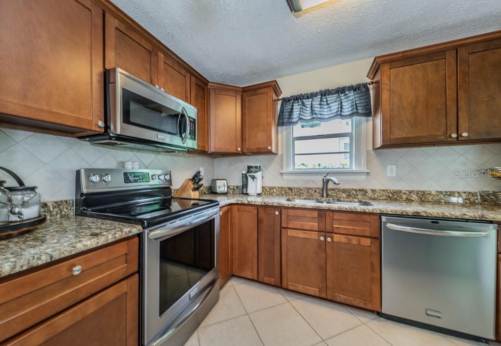 1037 18TH AVE N, ST PETERSBURG, FL, 33704