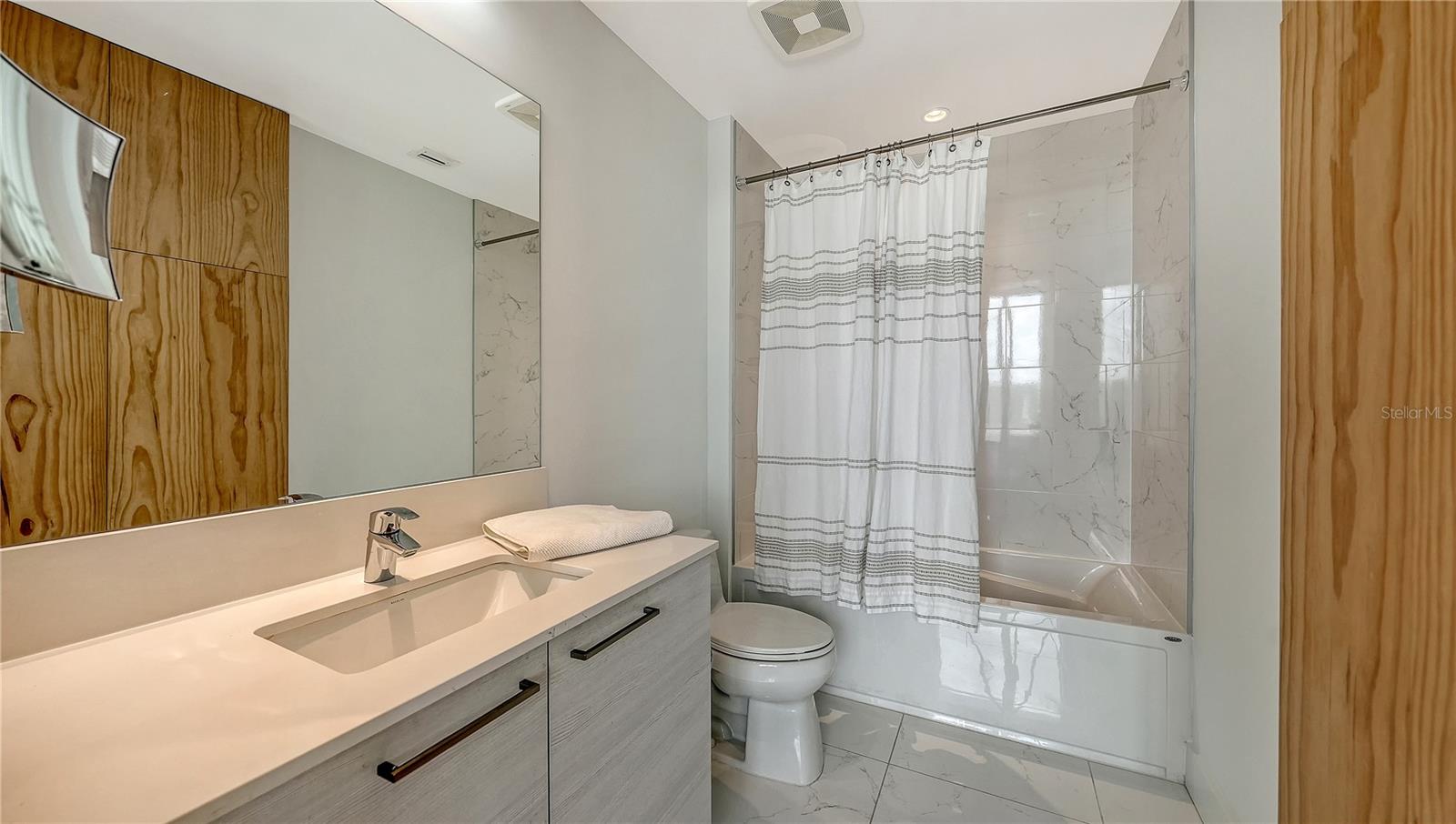 111 S PINEAPPLE AVE #1103, SARASOTA, FL, 34236