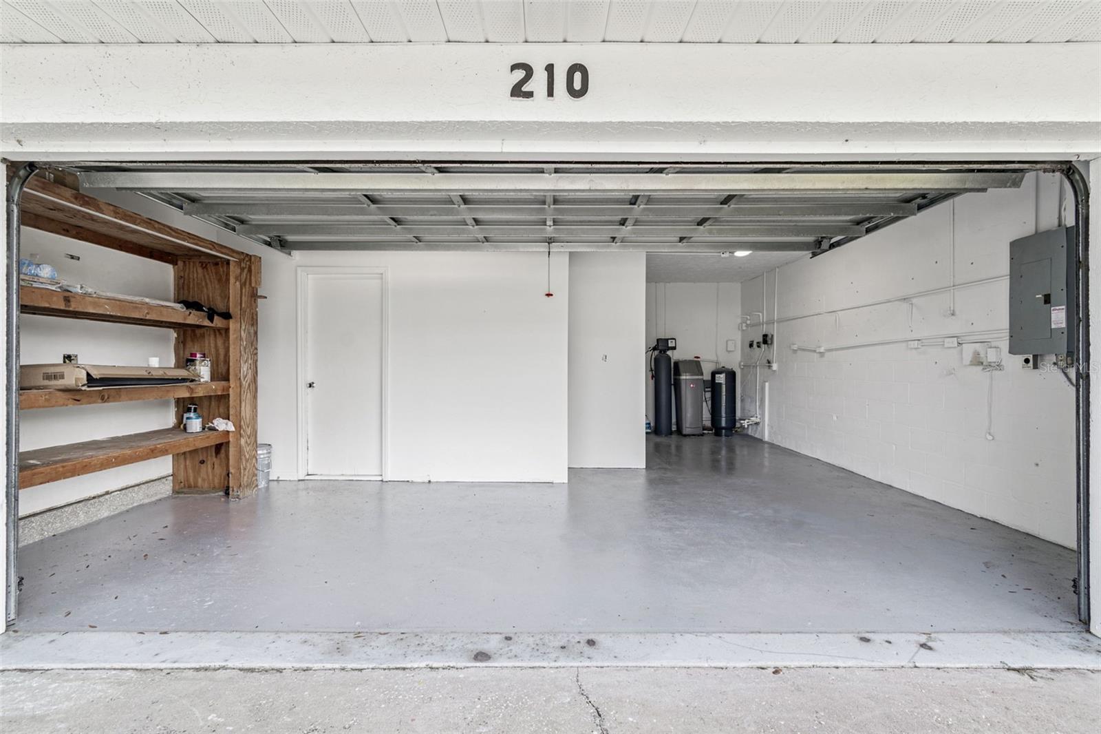 210 LAKE HOBBS RD, LUTZ, FL, 33548