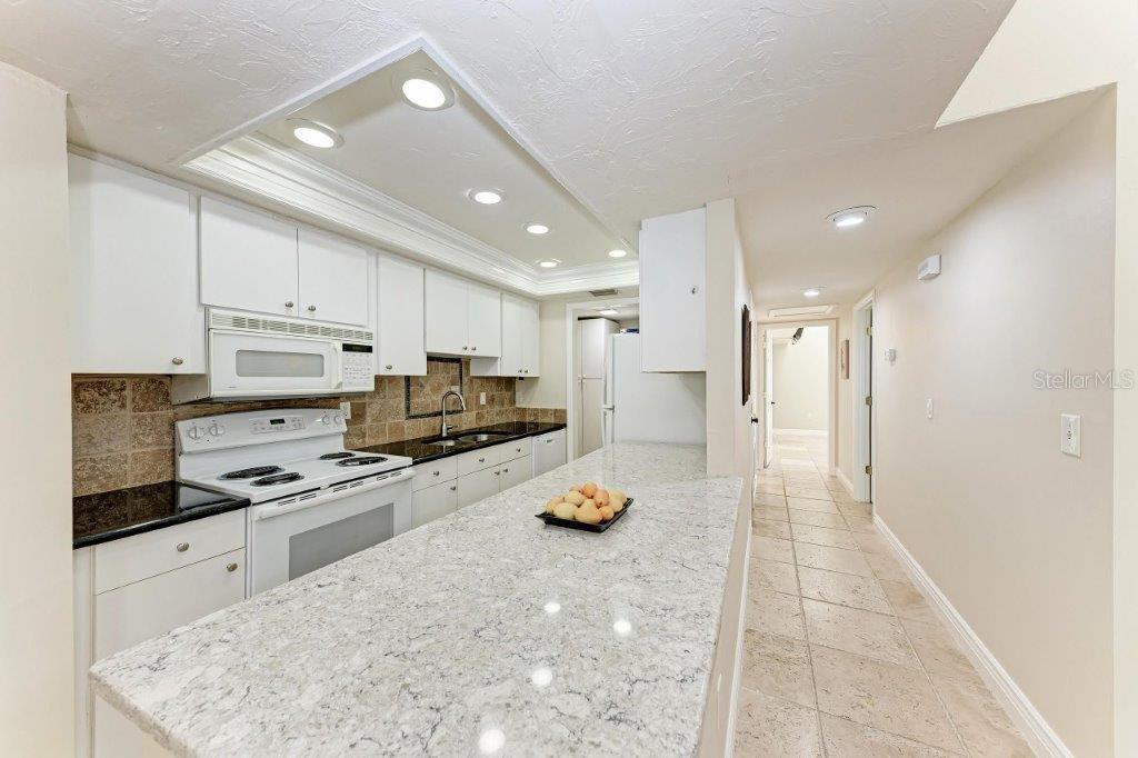 2237 CIRCLEWOOD DR #18, SARASOTA, FL, 34231