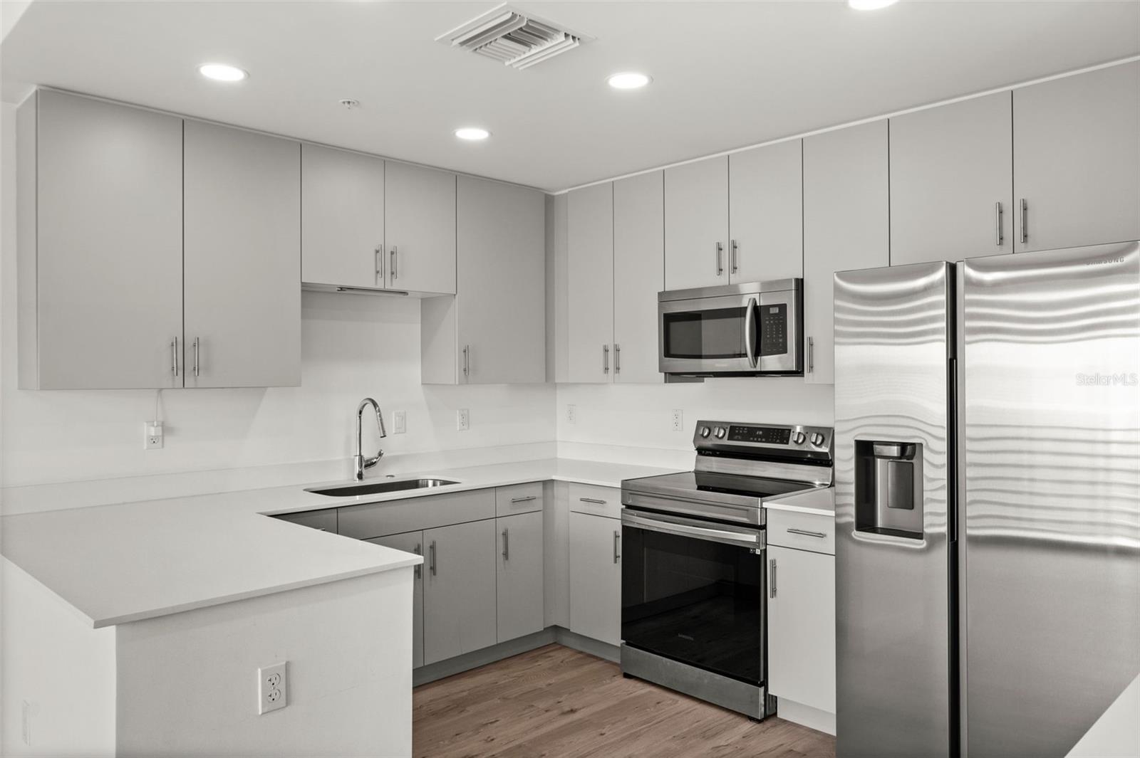 1703 N TAMIAMI TRL #303, SARASOTA, FL, 34234