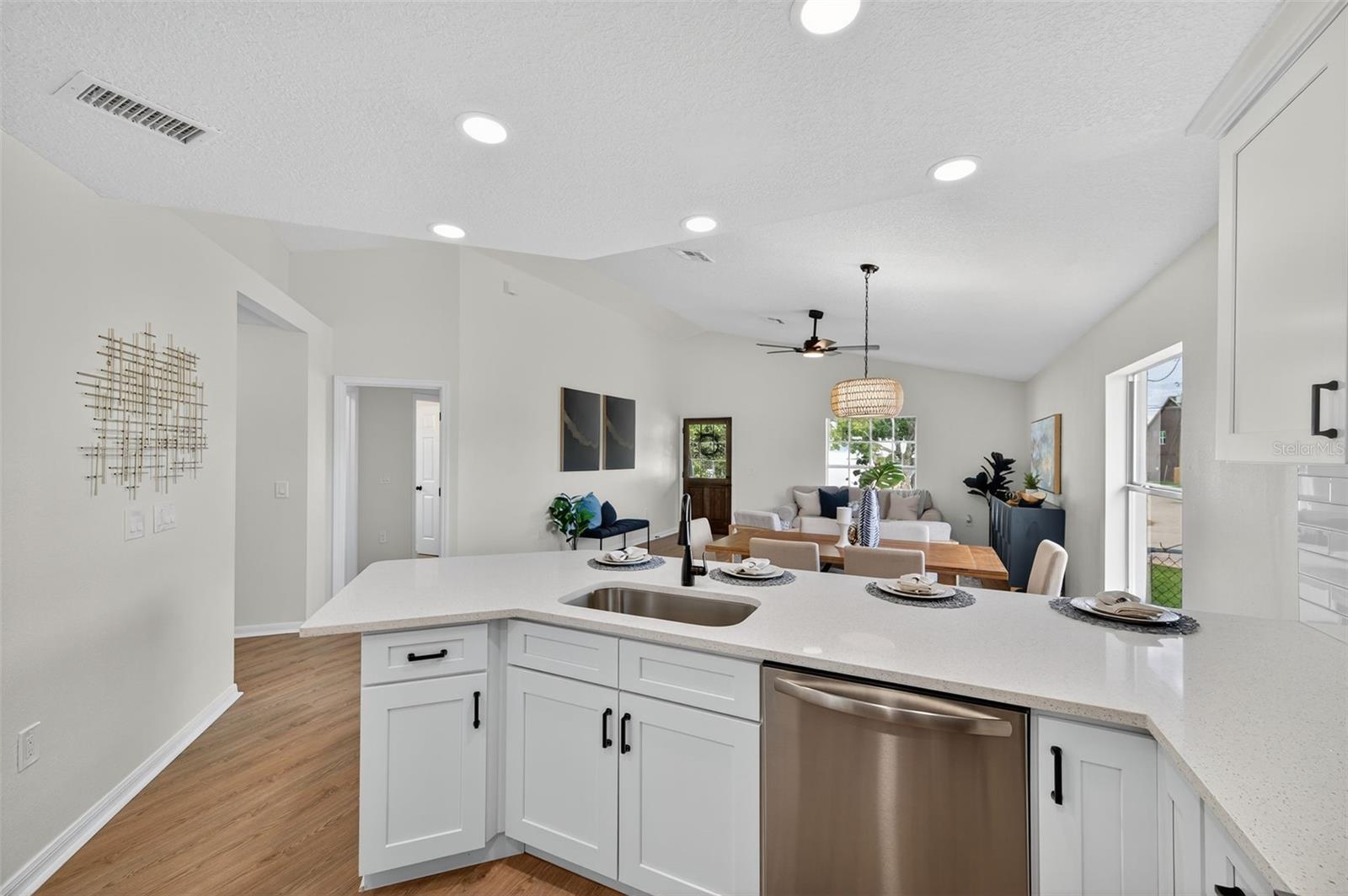 2702 W SAINT JOHN ST, TAMPA, FL, 33607