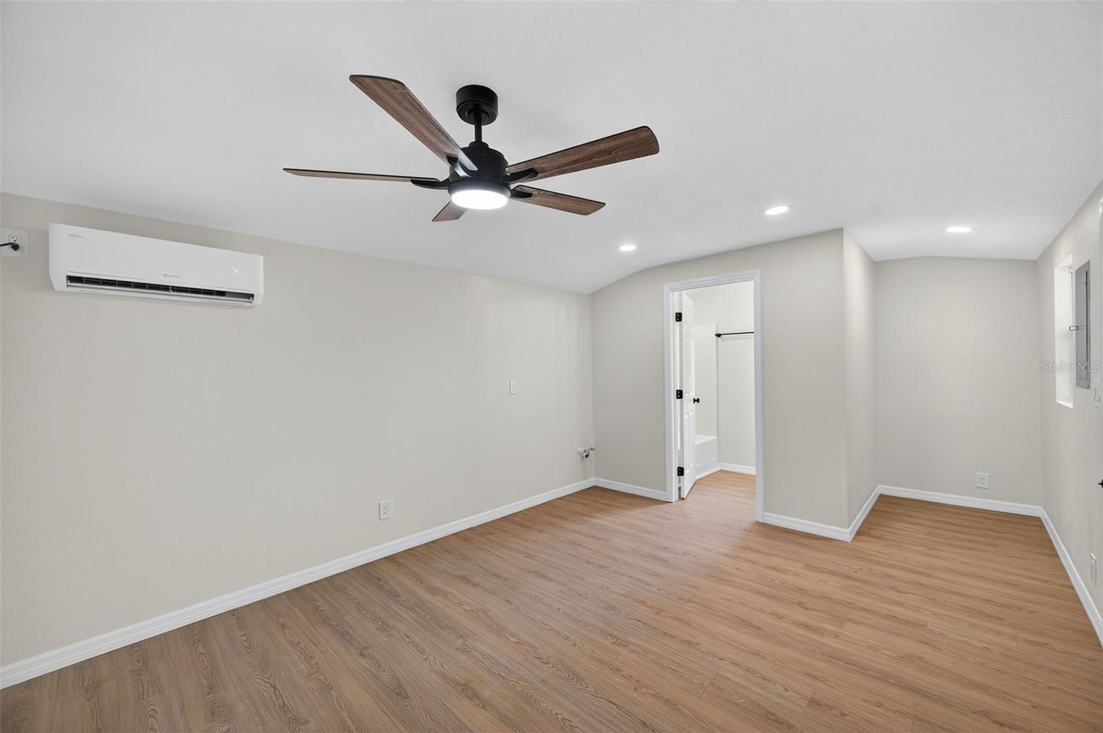 2702 W SAINT JOHN ST, TAMPA, FL, 33607