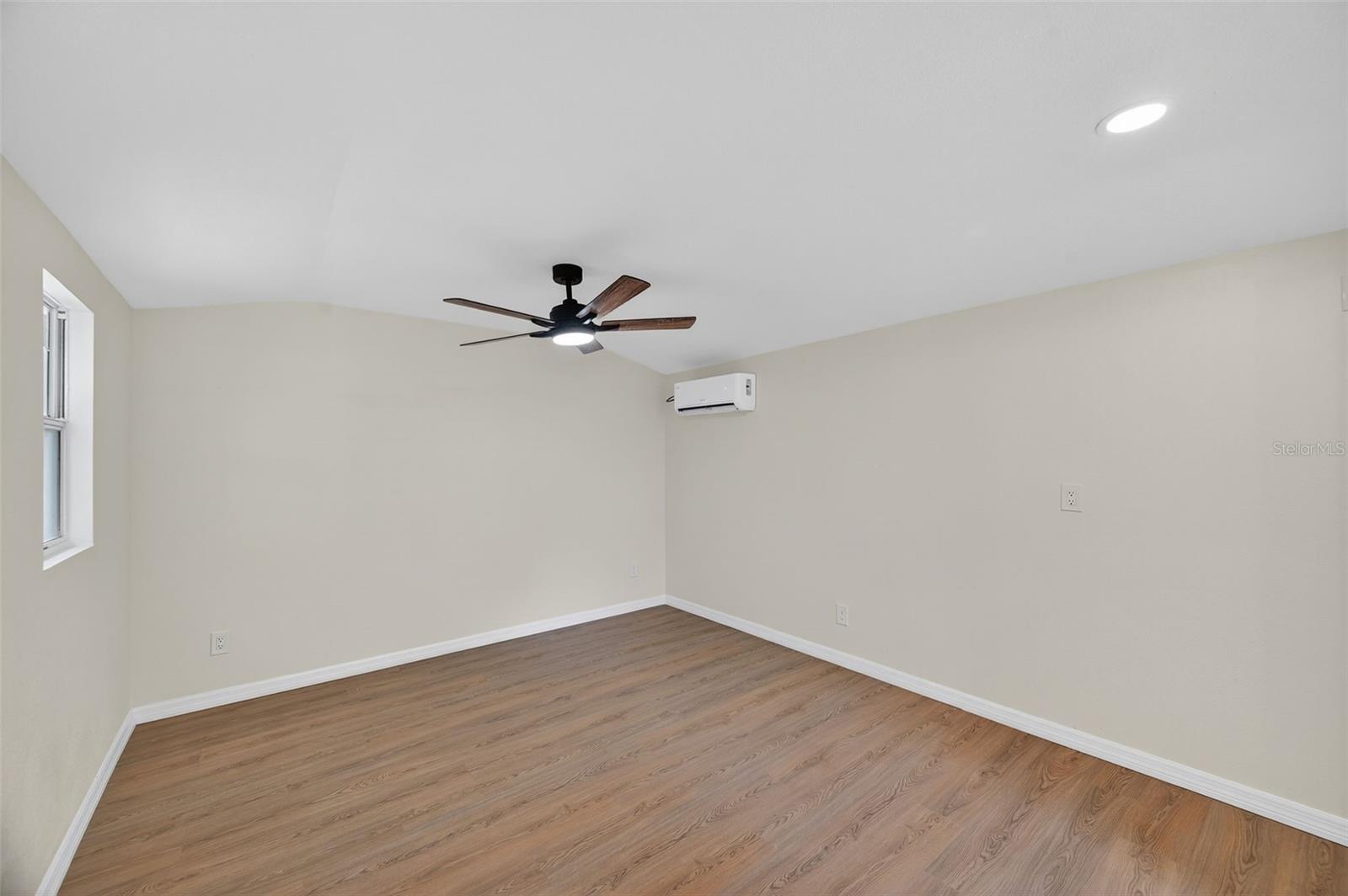 2702 W SAINT JOHN ST, TAMPA, FL, 33607