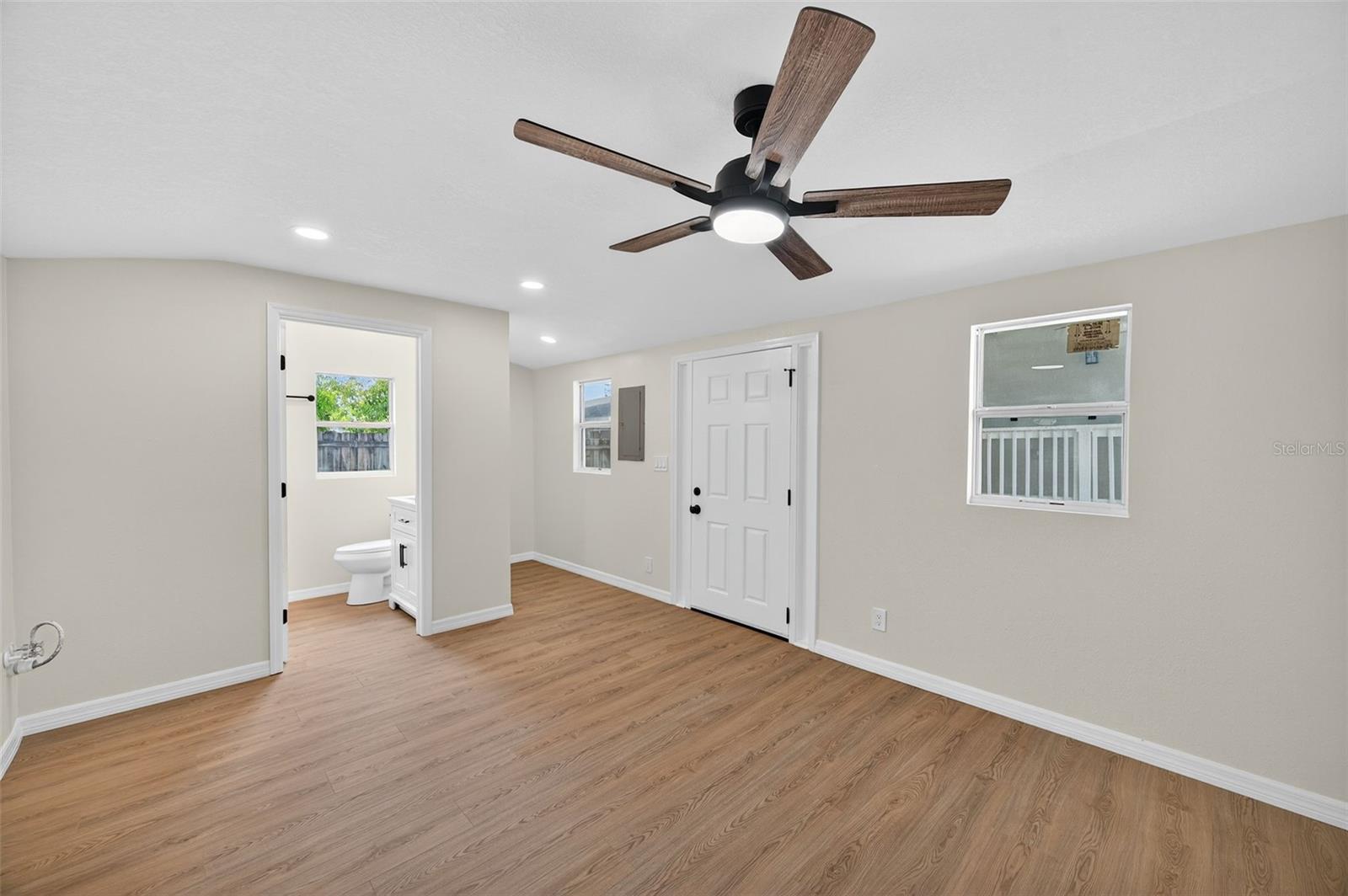 2702 W SAINT JOHN ST, TAMPA, FL, 33607