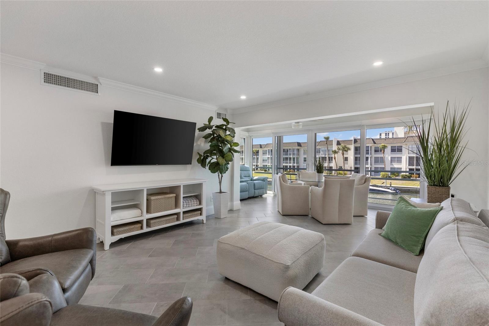 4390 EXETER DR #206, LONGBOAT KEY, FL, 34228