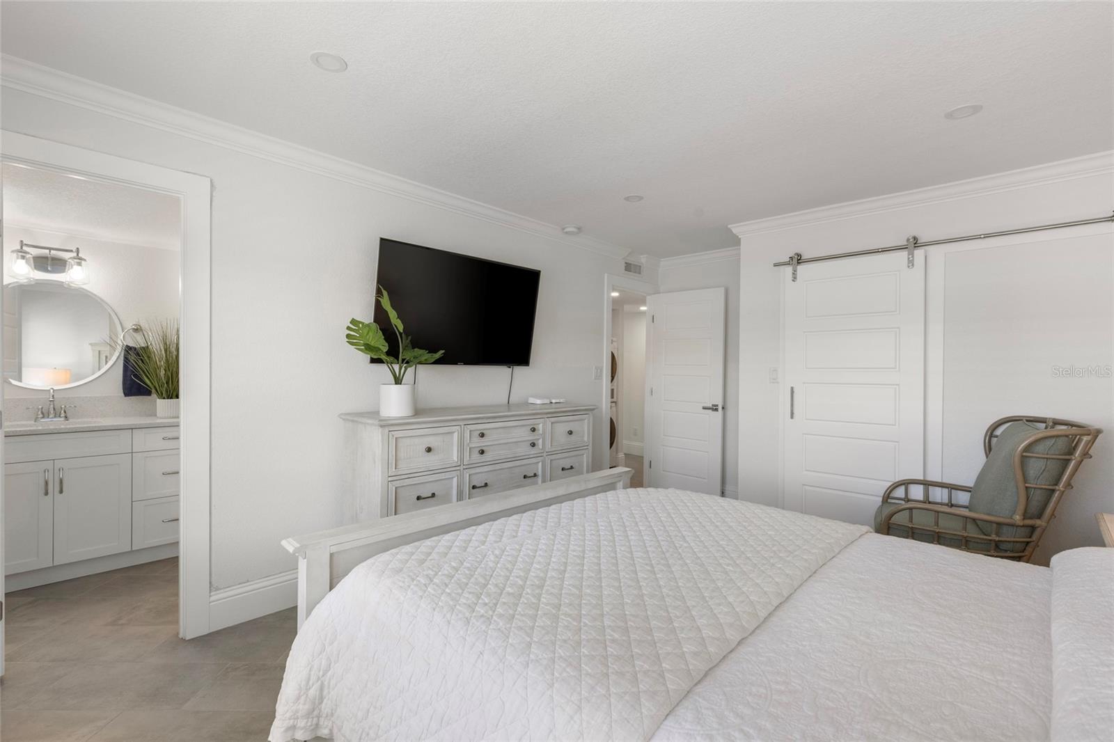 4390 EXETER DR #206, LONGBOAT KEY, FL, 34228