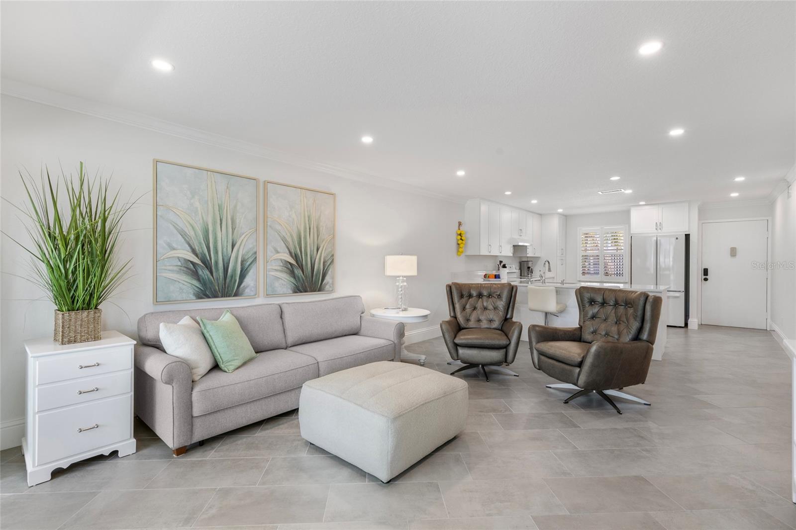 4390 EXETER DR #206, LONGBOAT KEY, FL, 34228