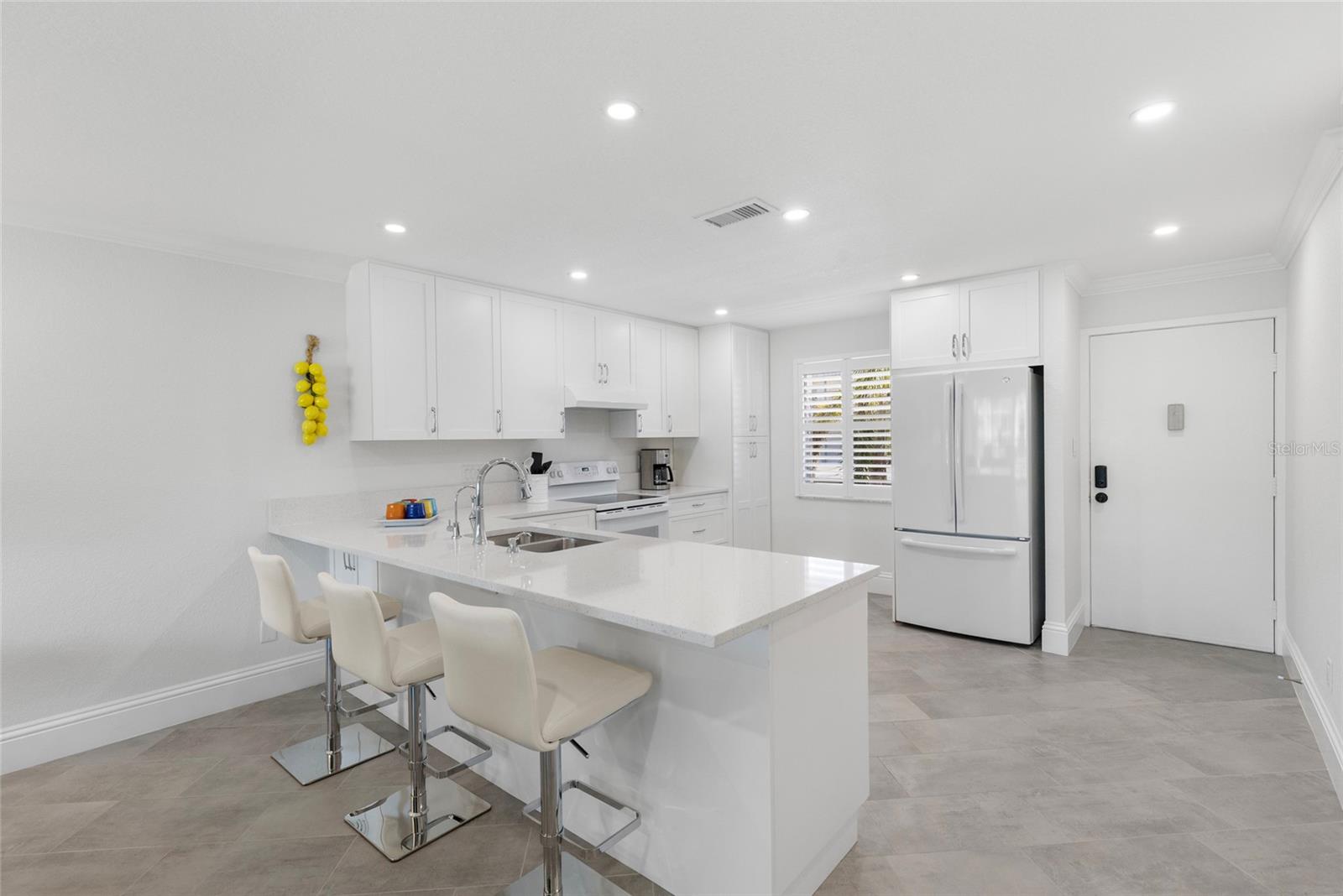 4390 EXETER DR #206, LONGBOAT KEY, FL, 34228