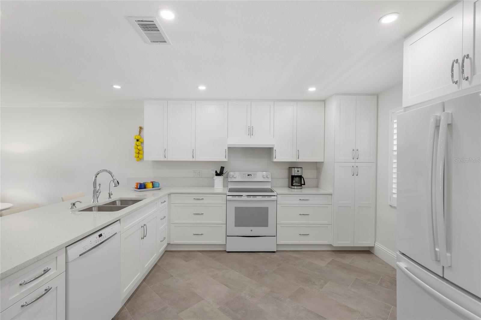 4390 EXETER DR #206, LONGBOAT KEY, FL, 34228