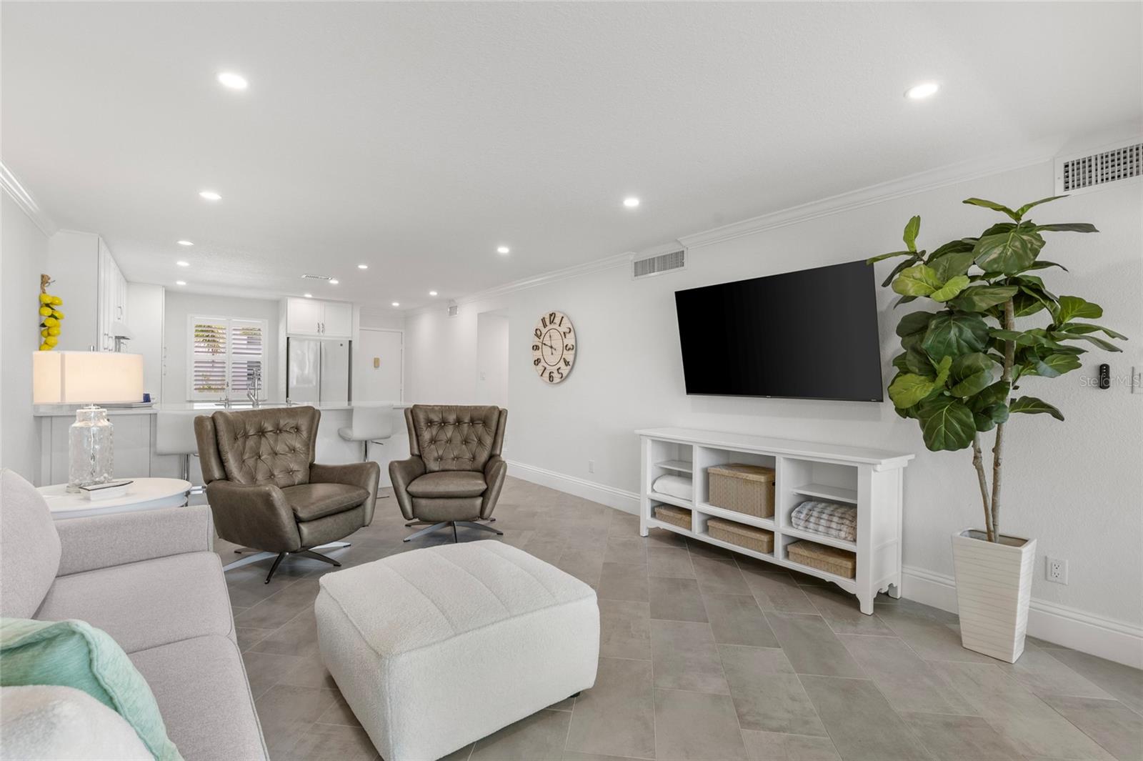 4390 EXETER DR #206, LONGBOAT KEY, FL, 34228