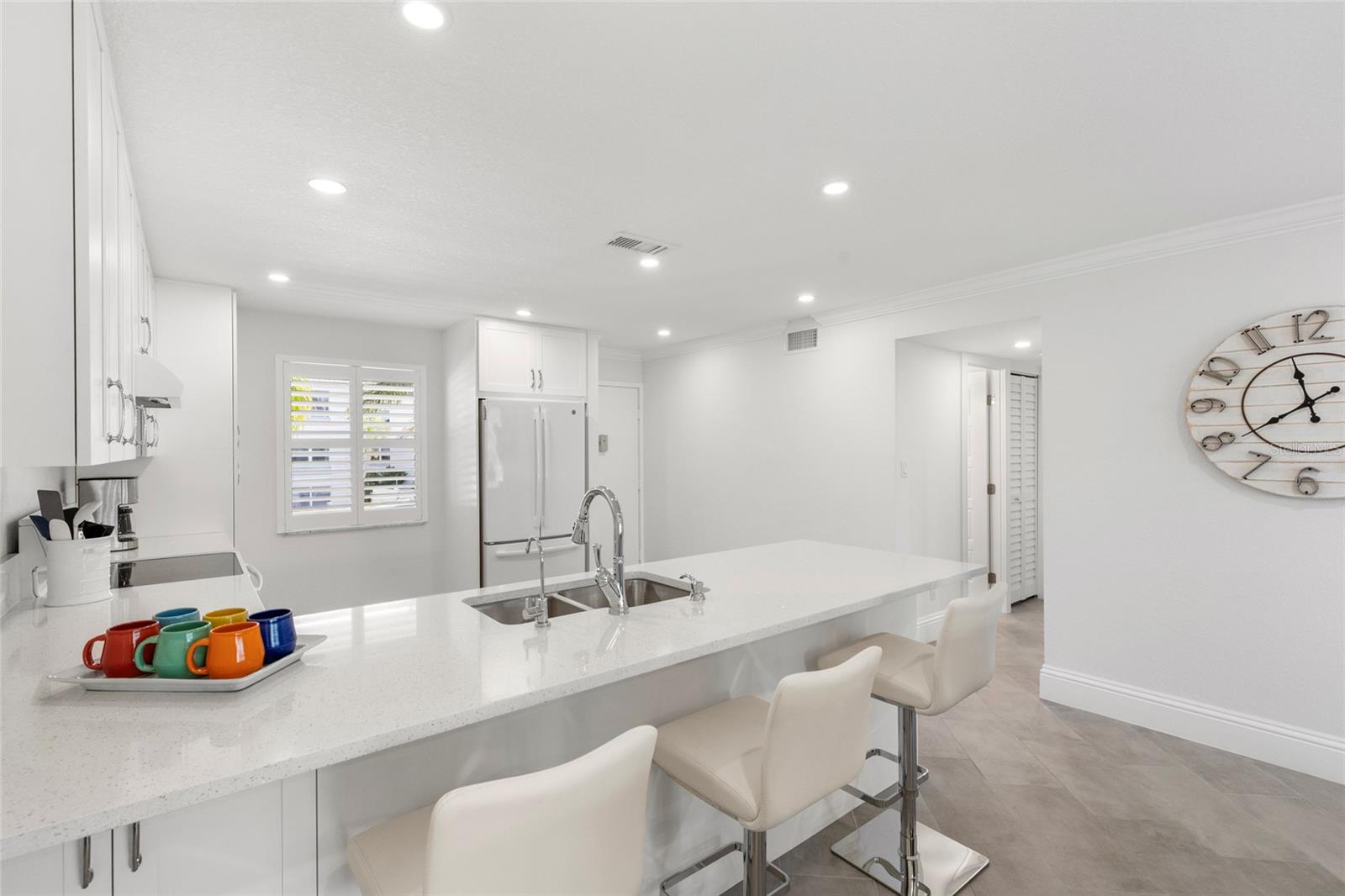 4390 EXETER DR #206, LONGBOAT KEY, FL, 34228