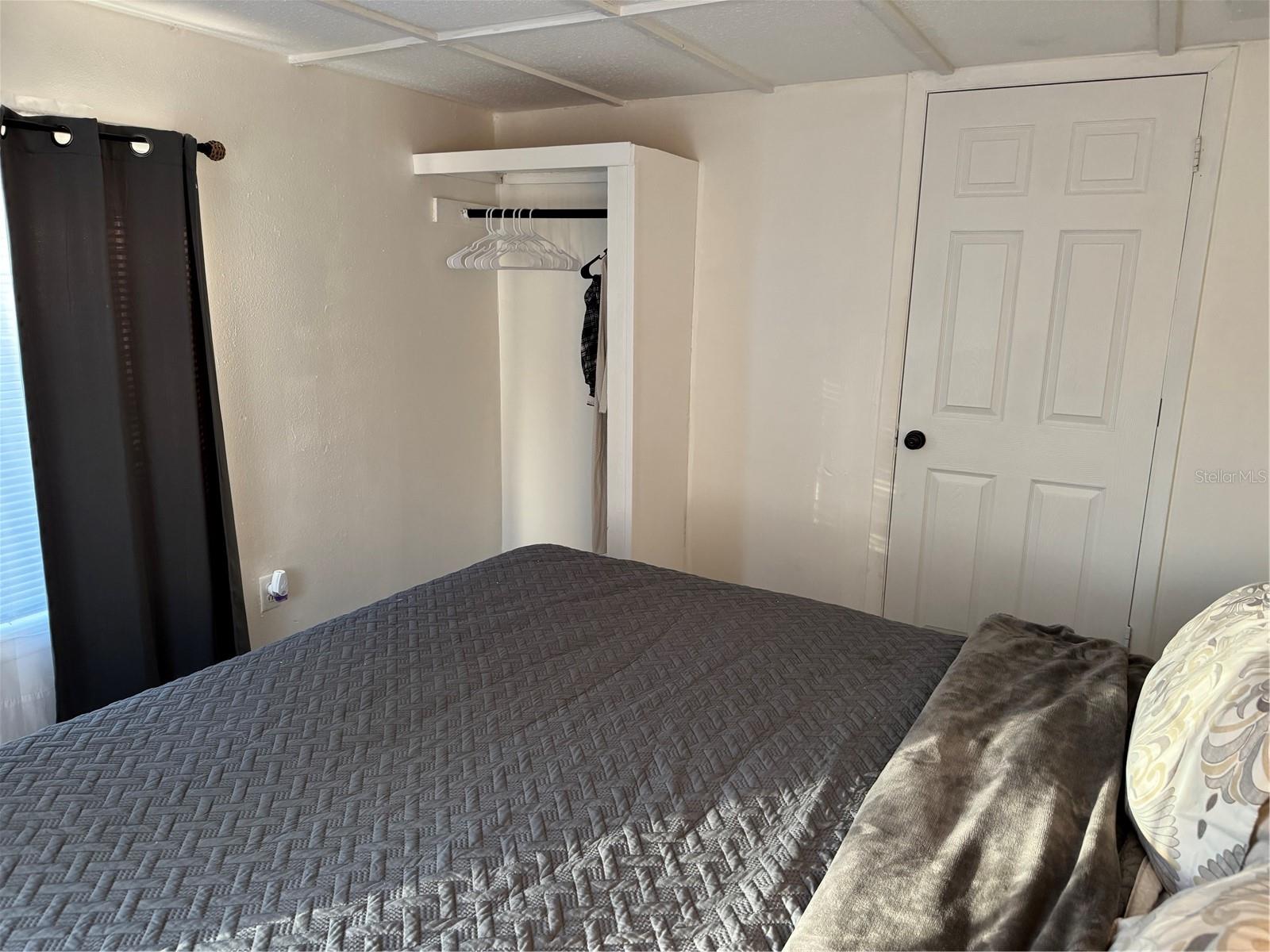 W7880258 Property Photo