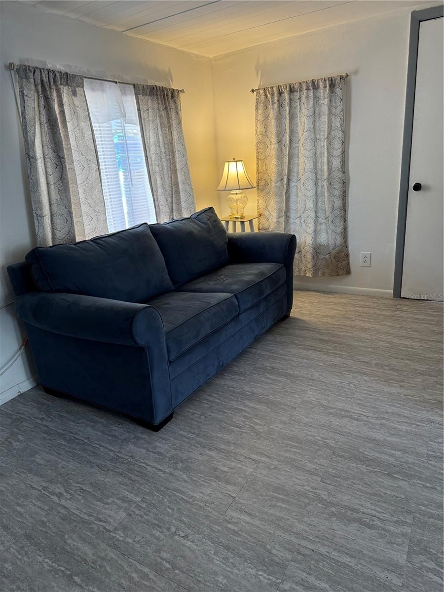 W7880258 Property Photo