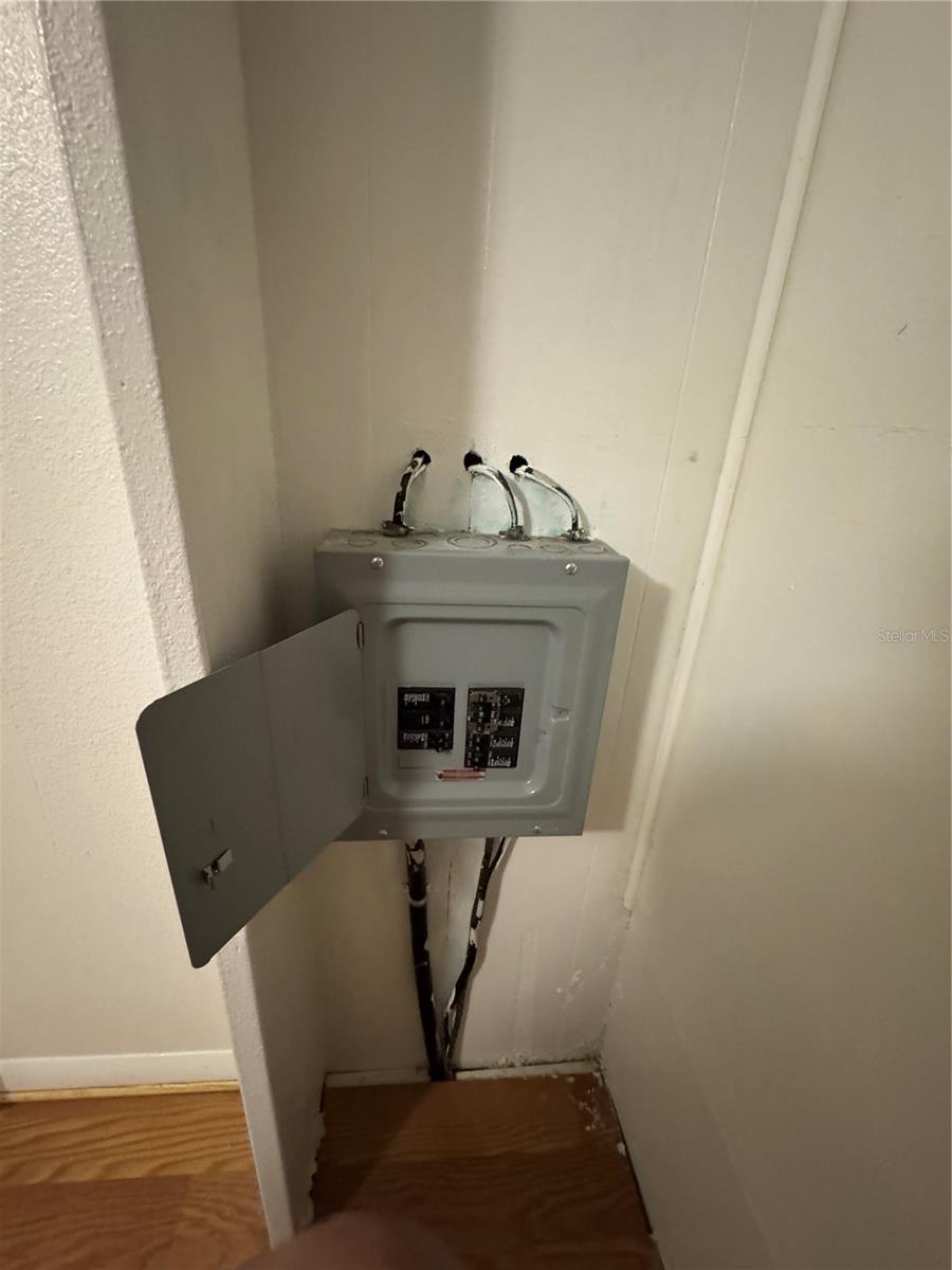 W7880258 Property Photo