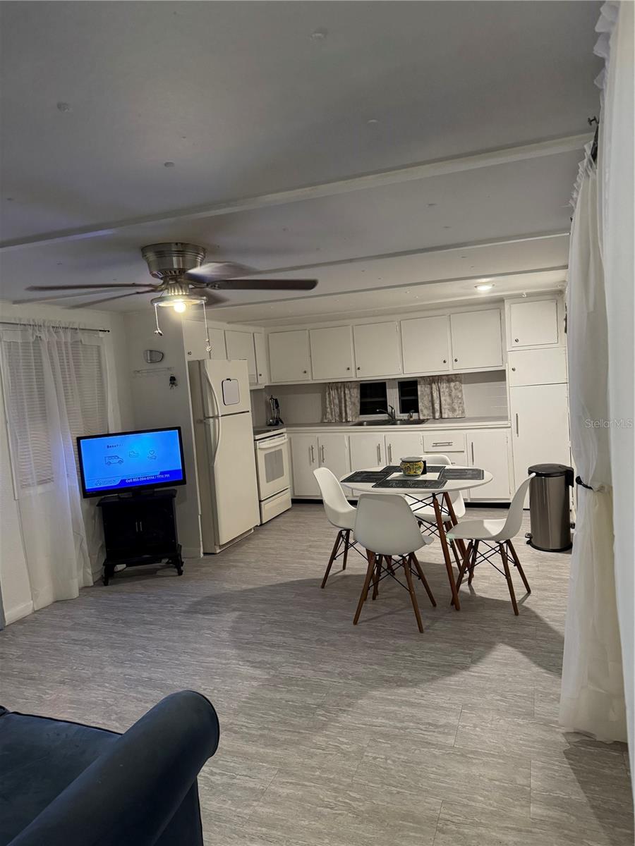 W7880258 Property Photo