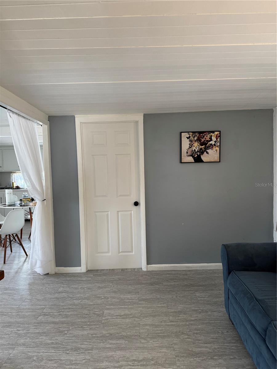 W7880258 Property Photo