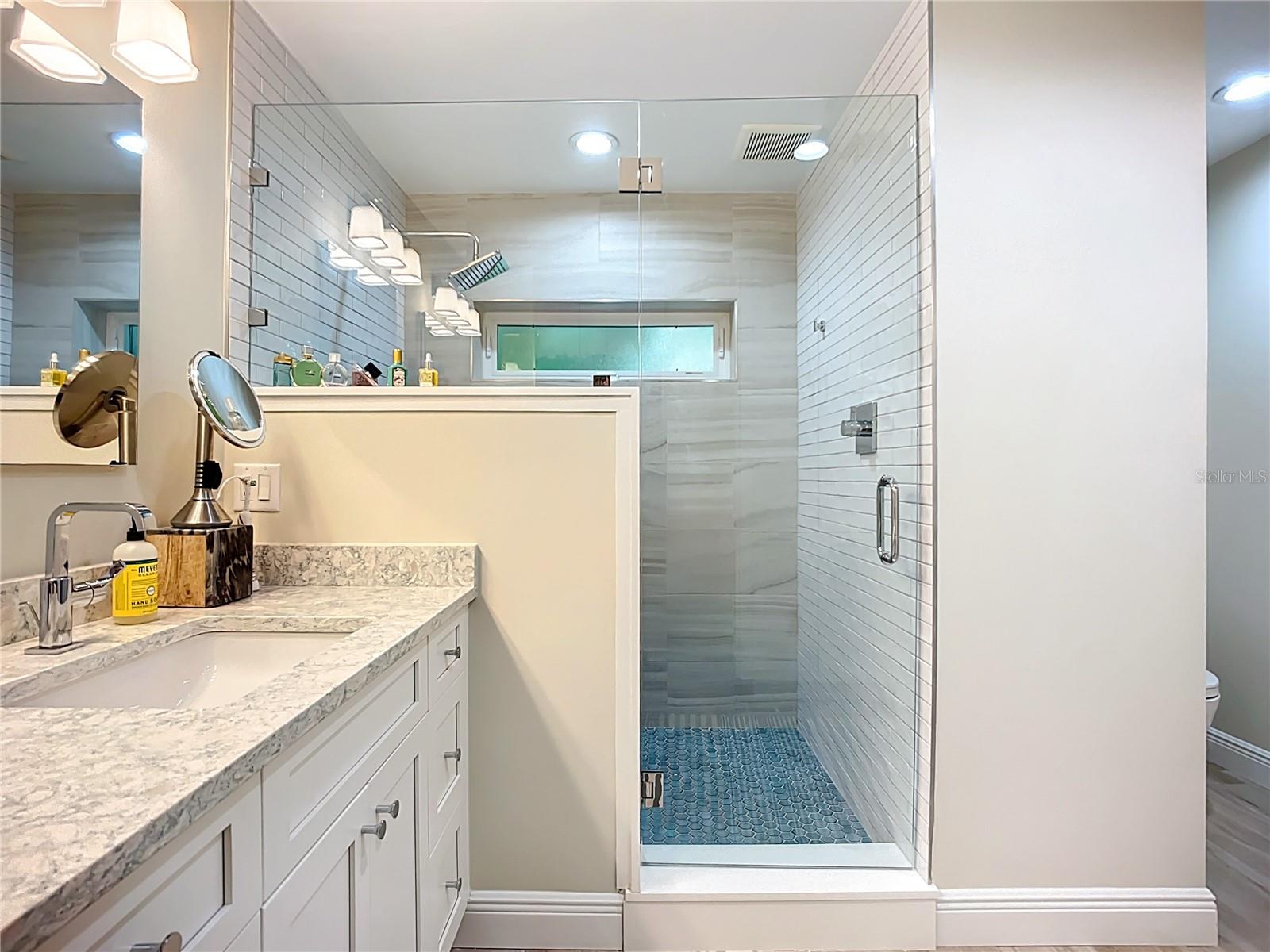 620 NORTH POINT DR, HOLMES BEACH, FL, 34217