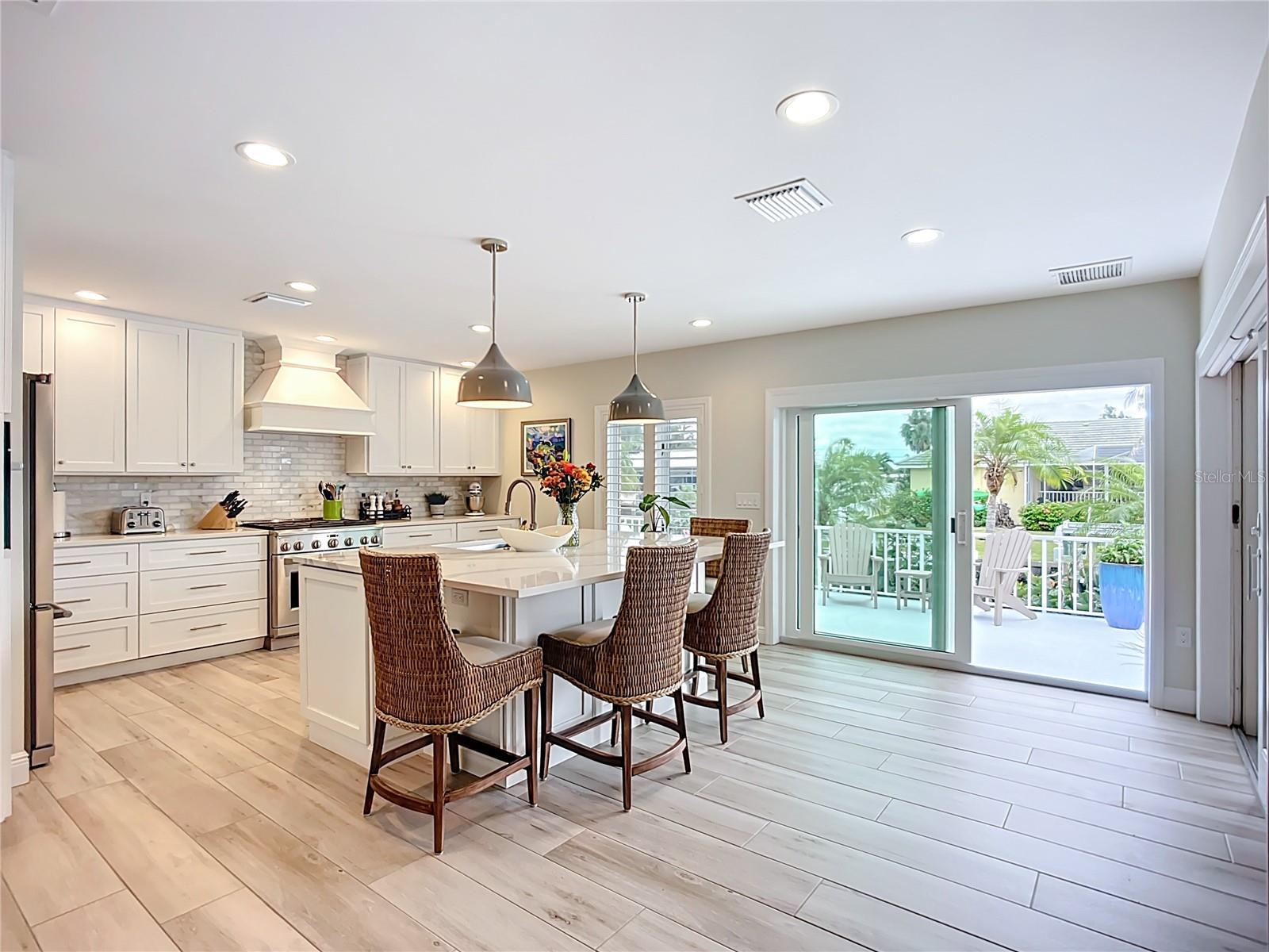 620 NORTH POINT DR, HOLMES BEACH, FL, 34217