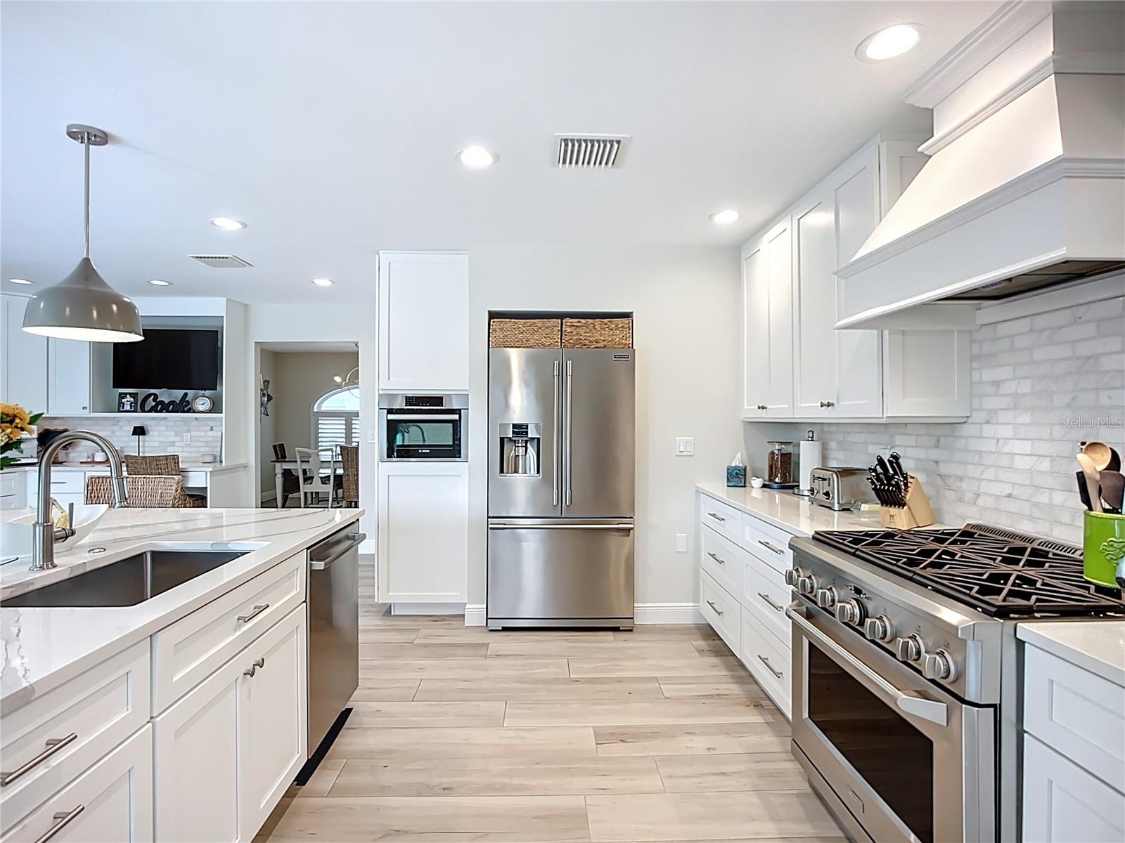 620 NORTH POINT DR, HOLMES BEACH, FL, 34217