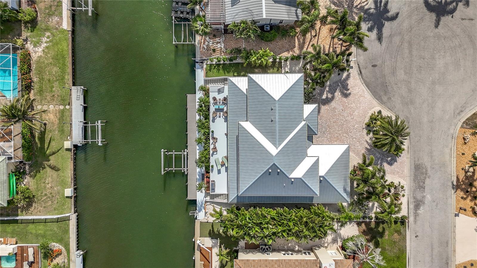 620 NORTH POINT DR, HOLMES BEACH, FL, 34217