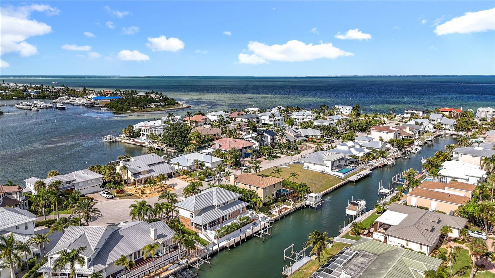 620 NORTH POINT DR, HOLMES BEACH, FL, 34217