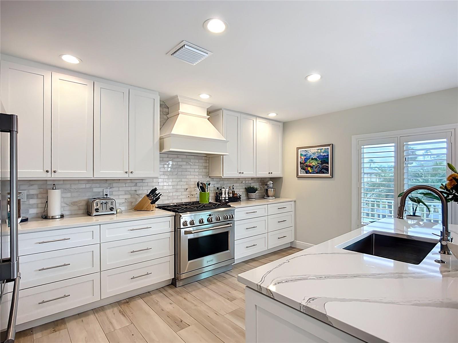 620 NORTH POINT DR, HOLMES BEACH, FL, 34217