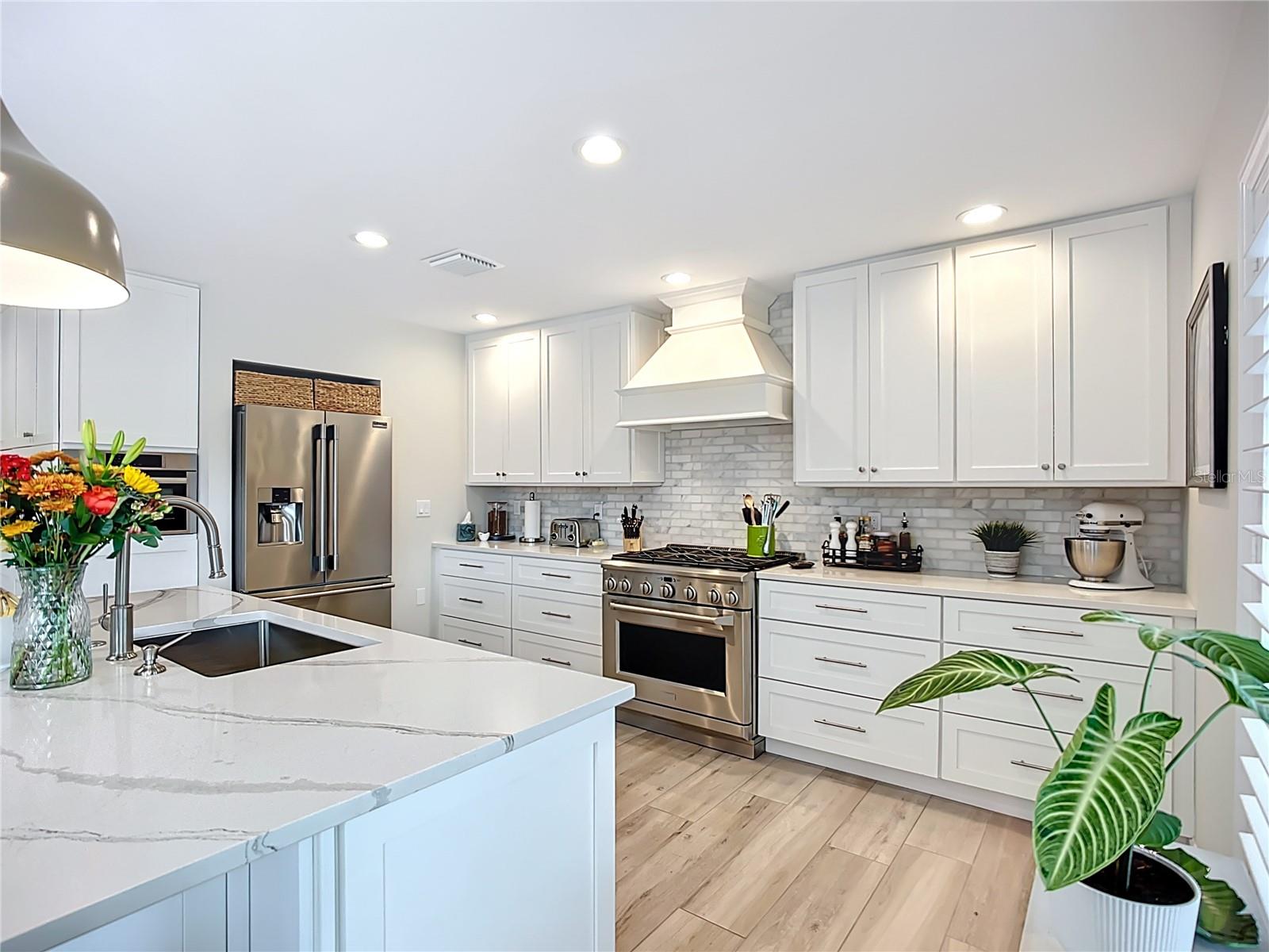 620 NORTH POINT DR, HOLMES BEACH, FL, 34217