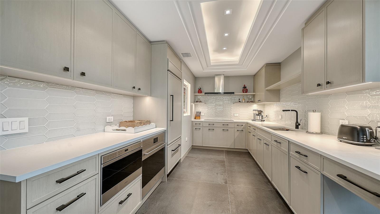 415 L AMBIANCE DR #B202, LONGBOAT KEY, FL, 34228