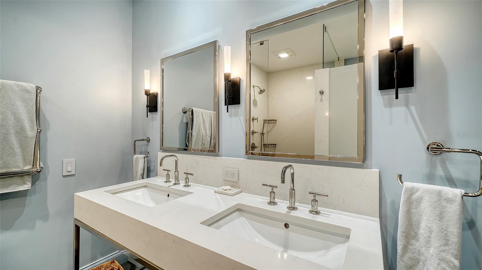 415 L AMBIANCE DR #B202, LONGBOAT KEY, FL, 34228