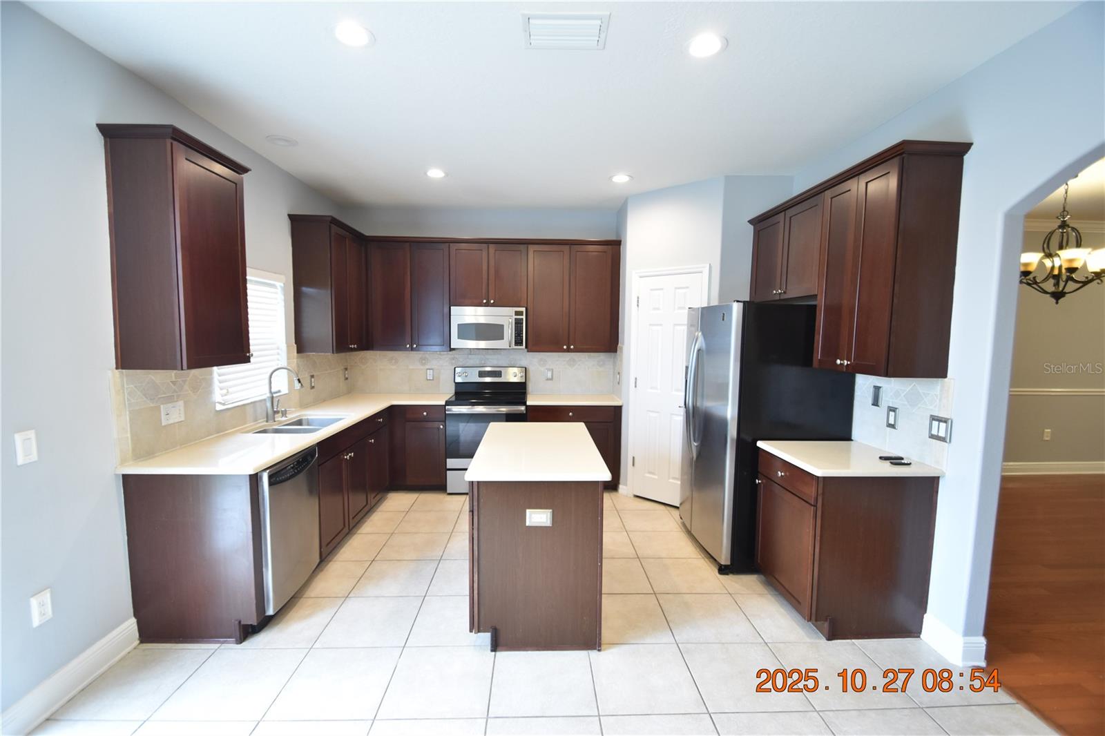 8806 CAMERON CREST DR, TAMPA, FL, 33626