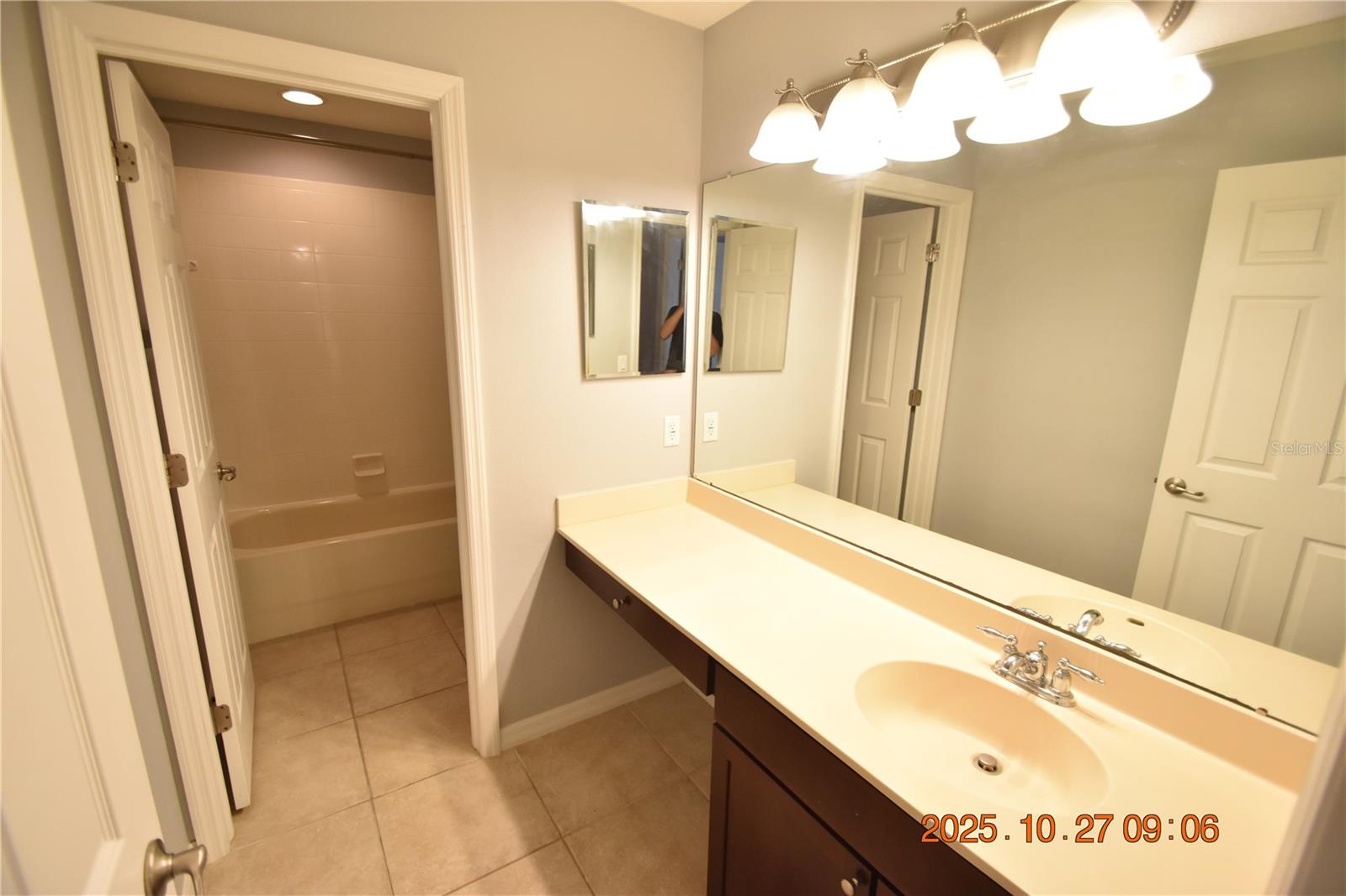 8806 CAMERON CREST DR, TAMPA, FL, 33626