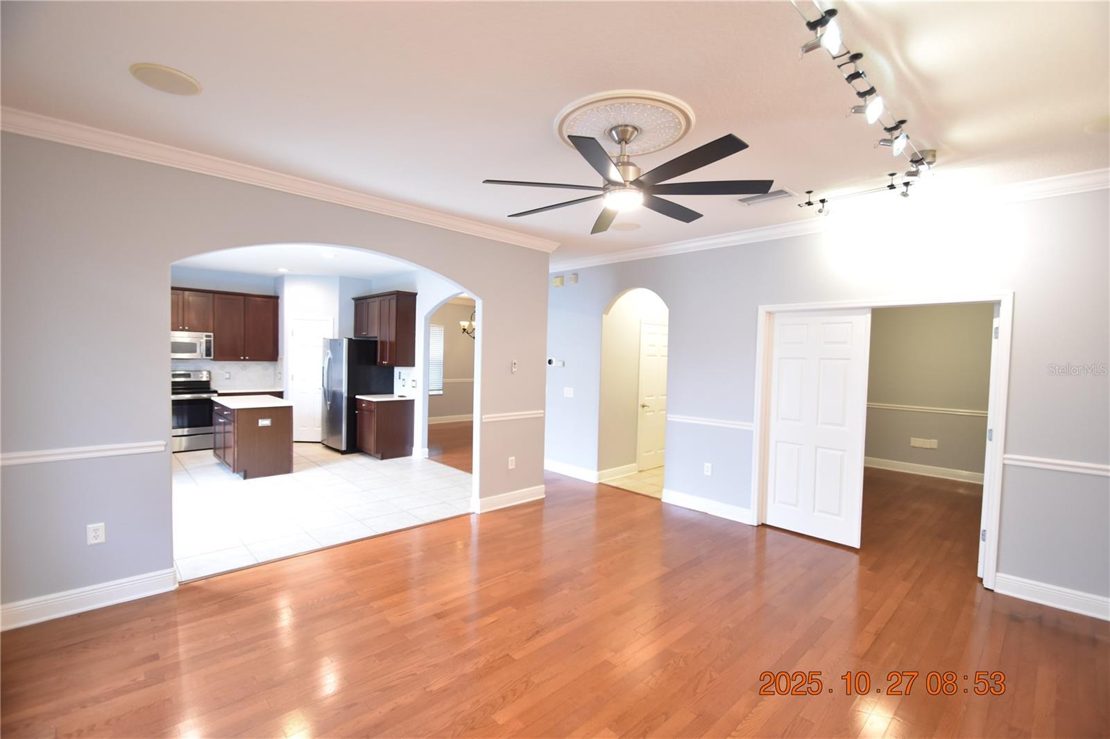 8806 CAMERON CREST DR, TAMPA, FL, 33626