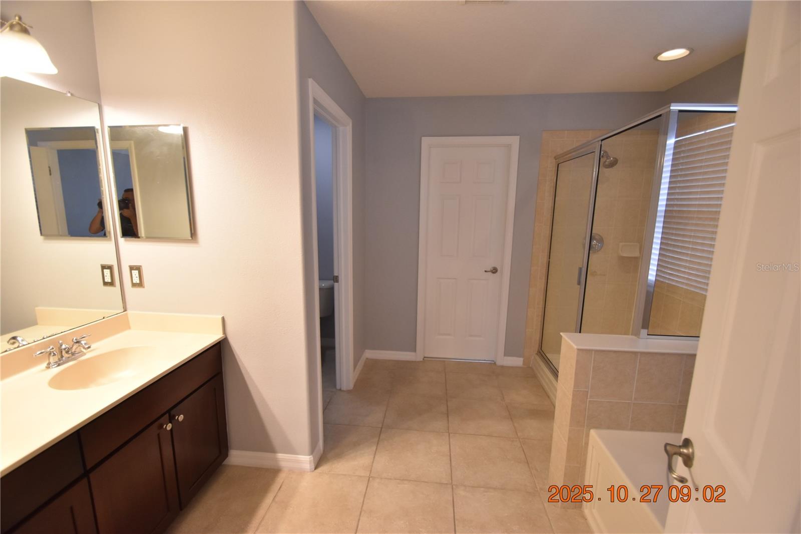 8806 CAMERON CREST DR, TAMPA, FL, 33626