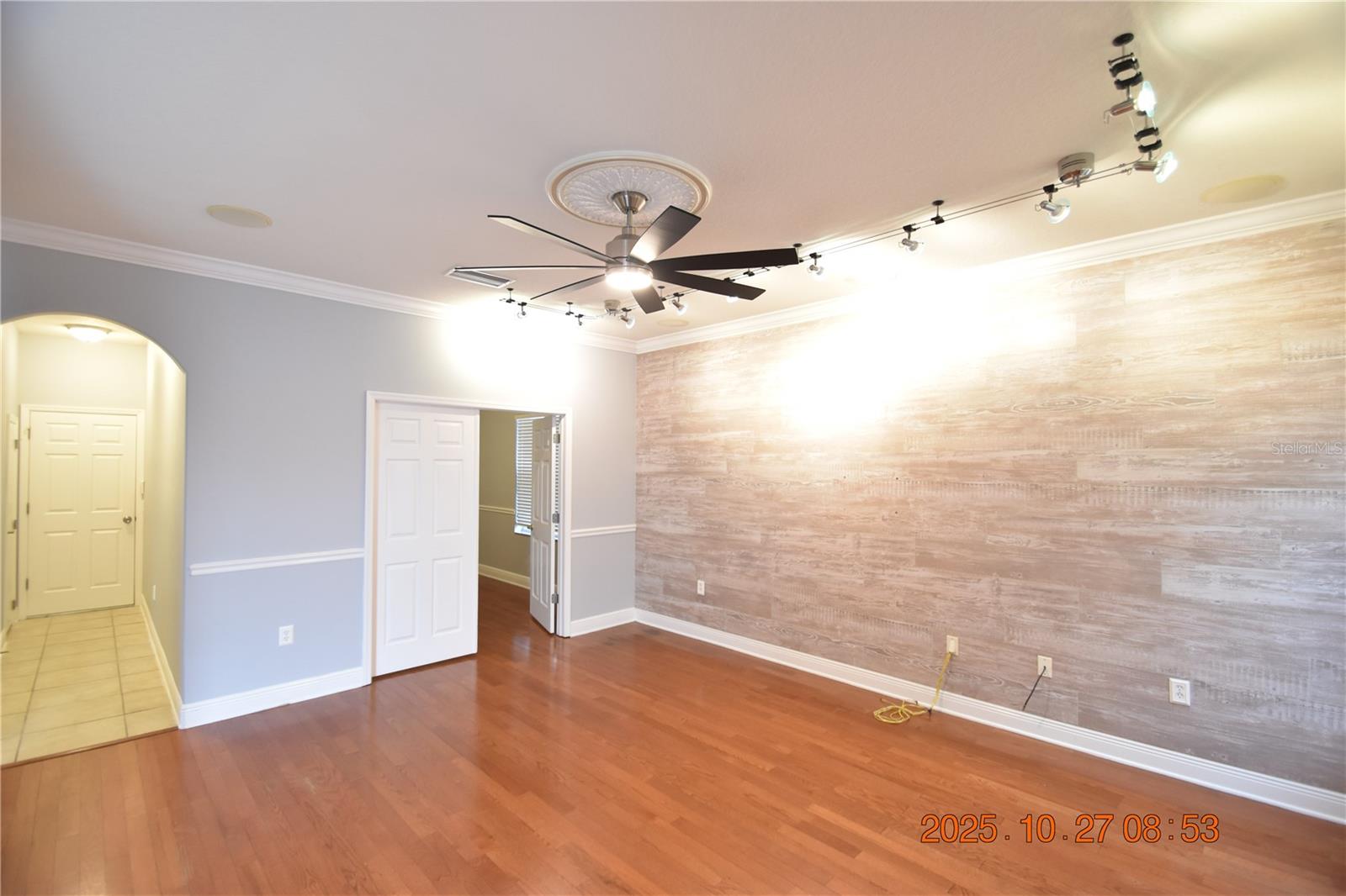 8806 CAMERON CREST DR, TAMPA, FL, 33626