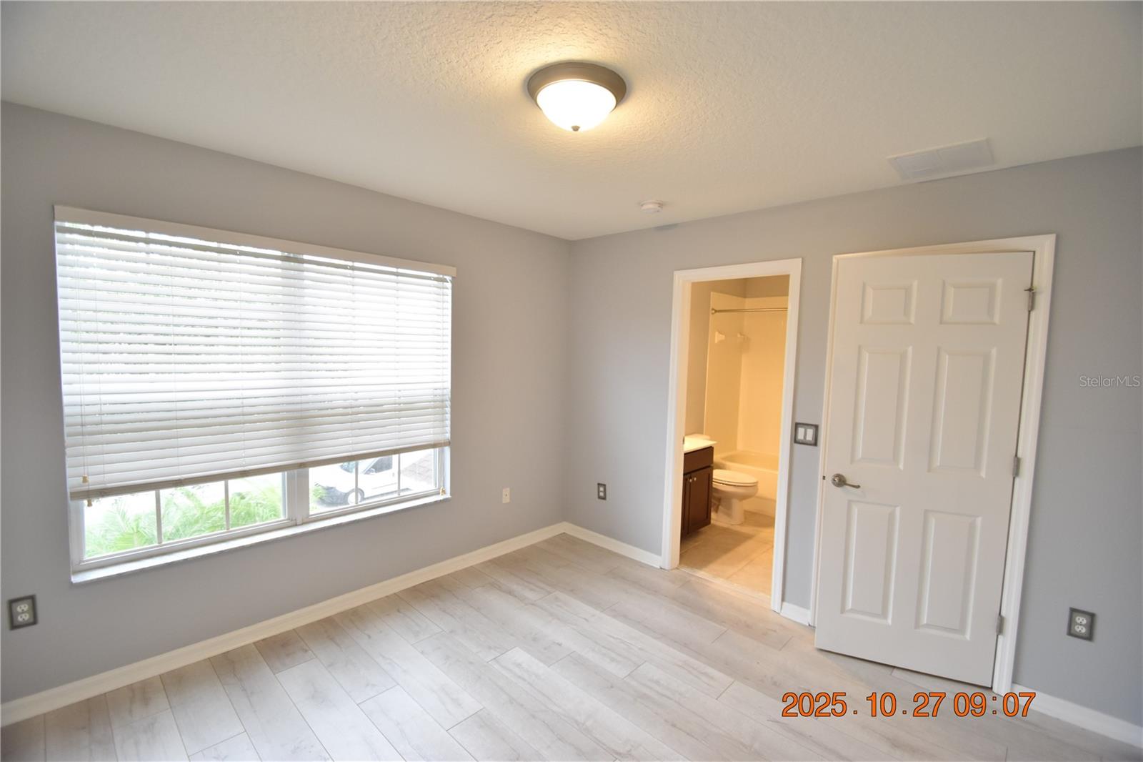 8806 CAMERON CREST DR, TAMPA, FL, 33626