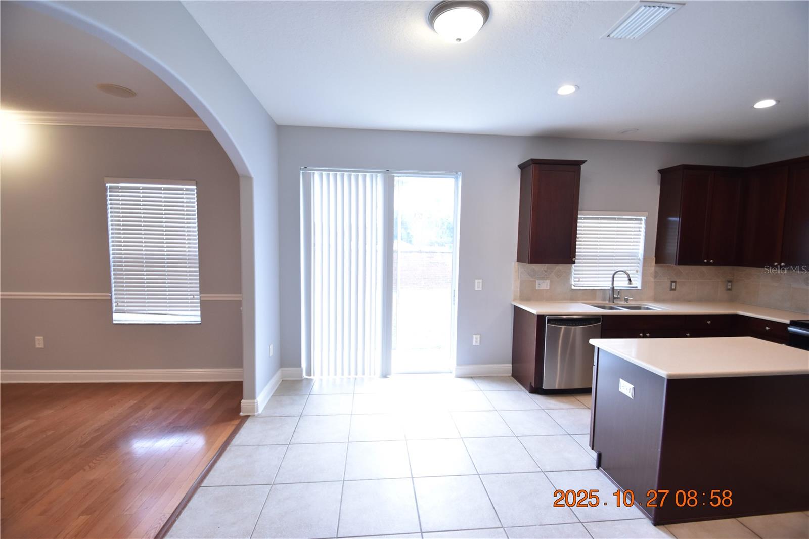 8806 CAMERON CREST DR, TAMPA, FL, 33626