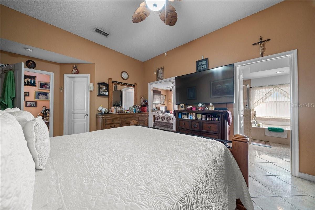 1010 RAINING MEADOWS LN, ORLANDO, FL, 32824